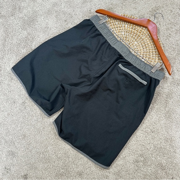 SOLD | Vuori Men’s Banks Shorts Pull On 7” Unlined Athletic in Black Gray XL - Picture 5 of 14